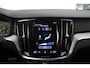 Volvo S60 B3 Automaat R-Design Black Edition Emblemen | Schuif/Kanteldak | Parkeercamera | Parkeerverwarming | BLIS | Parkeersensoren voor + achter | 19'' Lichtmetalen velgen | Adaptive Cruise & Pilot Assist | Stoelverwarming |