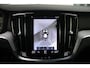 Volvo S60 B3 Automaat R-Design Black Edition Emblemen | Schuif/Kanteldak | Parkeercamera | Parkeerverwarming | BLIS | Parkeersensoren voor + achter | 19'' Lichtmetalen velgen | Adaptive Cruise & Pilot Assist | Stoelverwarming |