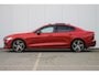 Volvo S60 B3 Automaat R-Design Black Edition Emblemen | Schuif/Kanteldak | Parkeercamera | Parkeerverwarming | BLIS | Parkeersensoren voor + achter | 19'' Lichtmetalen velgen | Adaptive Cruise & Pilot Assist | Stoelverwarming |