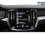 Volvo S60 B3 Automaat R-Design Black Edition Emblemen | Schuif/Kanteldak | Parkeercamera | Parkeerverwarming | BLIS | Parkeersensoren voor + achter | 19'' Lichtmetalen velgen | Adaptive Cruise & Pilot Assist | Stoelverwarming |