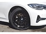 BMW 3-Serie 330e eDrive Edition PREMIUM AUDIO/DAB/LEDEREN BEKLEDING/ 19'' breedset 1199 euro meerprijs!