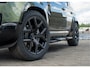 Land Rover Defender 110 P300e 110 X-Dynamic HSE | Full Options | Woolstone Green | 6-persoons | 22" Urban WX-2 velgen |