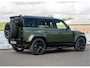 Land Rover Defender 110 P300e 110 X-Dynamic HSE | Full Options | Woolstone Green | 6-persoons | 22" Urban WX-2 velgen |