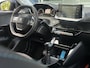 Peugeot 208 1.2 PureTech Allure Pack | Stoelverwarming | Keyless Entry/Start | Parkeercamera/-sensoren | DAB | Apple CarPlay/Android Auto | Climate Control | Cruise Control | Dealer Onderhouden |