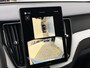 Volvo XC60 T6 Plug-in hybrid AWD Plus Dark | Forest Lake Metallic | Navy Herringbone bekleding | Rondomzicht camera | Driver Assist Pack | Climate Pack | 19" Lichtmetalen velgen | Harman Kardon audio