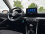 Toyota Yaris 1.5 VVT-i First Edition LED / CARPLAY / STOELVERW. / CAMERA / LANE ASSIST / CRUISE CONTROL / DEALER OND.
