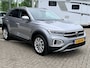 Volkswagen T-Roc 1.5 TSI Style | Automaat | LED | Keyless | Adapt. Cruise | Apple/Android | PDC v+a incl Camera | Afn. Trekhaak