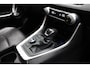 Toyota RAV4 2.5 Hybrid AWD Leer Navi Pano JBL sound Trekhaak Stoelverwarming voor en achter Camera PDC Stoelventilatie LM velgen