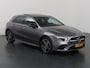 Mercedes-Benz A-klasse 250 e AMG Line | Night | Panoramadak | Multibeam | Stoelverwarming | Sfeerverlichting | Widescreen |
