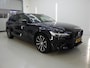 Volvo V60 T6 Plug-in hybrid AWD Ultra Dark | Panoramadak | Adaptieve LED | Trekhaak | Harman/Kardon | Adaptieve Cruise | Stoelverwarming |
