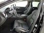 Volvo V60 T6 Plug-in hybrid AWD Ultra Dark | Panoramadak | Adaptieve LED | Trekhaak | Harman/Kardon | Adaptieve Cruise | Stoelverwarming |
