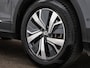 Volkswagen Tiguan 1.4 TSI eHybrid 245pk DSG Life Business · Camera · Matrix LED · Inklap. Trekhaak · Stuur- & Stoelverwarming + achterbank verwarmd · Apple/Android Car Play · Elek. Achterklep ·