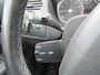 Ford Focus Wagon 1.6-16V Ambiente dit betreft een ruime, technisch goede en complete auto. Van binnen en buiten netjes.
