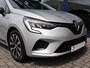 Renault Clio 1.6 E-Tech Hybrid 145 Equilibre | Automaat | Airco | Cruise Control | LED | Apple Carplay/Android Auto | Parkeer Sensoren | 16" Two Tone Velgen |