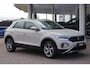 Volkswagen T-Roc 1.5 TSI 150pk Life Business | Trekhaak | Navigatie | PDC | Stoelverwarming