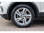 Volkswagen T-Roc 1.5 TSI 150pk Life Business | Trekhaak | Navigatie | PDC | Stoelverwarming