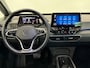 Volkswagen ID.3 Life 58 kWh SOH 92% Navigatie Apple Carplay Android Auto Parkeersensoren Adaptive Cruise Control Stoel- en stuurverwarming Climate Control