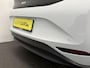 Volkswagen ID.3 Life 58 kWh SOH 92% Navigatie Apple Carplay Android Auto Parkeersensoren Adaptive Cruise Control Stoel- en stuurverwarming Climate Control