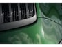 Porsche 911 4 GTS Oak Green Metallic Neo | Porsche InnoDrive | Lift l Achterasbesturing | Adaptieve cruise control | Elektrisch Schuifdak | BOSE Surround Sound System | Sportdesign | Sportstoelen Plus, elektrisch 18-voudig | Comfort Access |