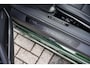 Porsche 911 4 GTS Oak Green Metallic Neo | Porsche InnoDrive | Lift l Achterasbesturing | Adaptieve cruise control | Elektrisch Schuifdak | BOSE Surround Sound System | Sportdesign | Sportstoelen Plus, elektrisch 18-voudig | Comfort Access |
