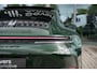 Porsche 911 4 GTS Oak Green Metallic Neo | Porsche InnoDrive | Lift l Achterasbesturing | Adaptieve cruise control | Elektrisch Schuifdak | BOSE Surround Sound System | Sportdesign | Sportstoelen Plus, elektrisch 18-voudig | Comfort Access |