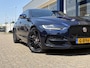 Jaguar XE 2.0 P250 SE / Automaat / 48.000 KM / NL-Auto / Vol-Leder / Stoelverwarming / Elektr.-Verstelbare Stoelen / Cruise-Control / Climate-Control / Apple-Carplay & Android-Auto / Keyless / LED / DAB Radio-Bluetooth / Navi / PDC V+A / Camera / 18'' LMV / ENZ.