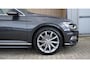 Volkswagen Passat Variant 1.8 TSI 180pk 3x R-Line Pano.Dak Leder DynAudio HUD Trekhaak Sfeerverlichting *Zeer Nette & Complete Passat*