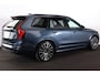 Volvo XC90 T8 Recharge AWD Ultra Dark Exec. Ed. - Luchtvering - IntelliSafe Assist & Surround - 360º Camera - Bowers & Wilkins audio - Adaptieve LED koplampen - Verwarmde voorstoelen, stuur & achterbank - Parkeersensoren voor & achter - Elektr. bedienb. voorstoelen met geheugen - Head up display - Draadloze tel. lader - Extra getint glas - 22' LMV