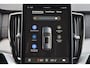 Volvo XC90 T8 Recharge AWD Ultra Dark Exec. Ed. - Luchtvering - IntelliSafe Assist & Surround - 360º Camera - Bowers & Wilkins audio - Adaptieve LED koplampen - Verwarmde voorstoelen, stuur & achterbank - Parkeersensoren voor & achter - Elektr. bedienb. voorstoelen met geheugen - Head up display - Draadloze tel. lader - Extra getint glas - 22' LMV