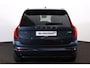 Volvo XC90 T8 Recharge AWD Ultra Dark Exec. Ed. - Luchtvering - IntelliSafe Assist & Surround - 360º Camera - Bowers & Wilkins audio - Adaptieve LED koplampen - Verwarmde voorstoelen, stuur & achterbank - Parkeersensoren voor & achter - Elektr. bedienb. voorstoelen met geheugen - Head up display - Draadloze tel. lader - Extra getint glas - 22' LMV