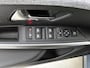 Peugeot e-5008 SUV Allure Avantage 73 kWh 210pk | DEMO | 503km WLTP Actieradius | 7 Zitplaatsen | Navigatie | 360° Camera | Half lederen AGR stoelen | Stoel- en stuurverwarming | Adaptieve Cruise Control | Climate Control | Parkeersensoren v+a | Dodehoeksensor | Led koplampen | Keyless | Draadloze Apple Carplay / Android Auto + Telefoonlader | Donker getint glas | Trekhaak | 19" Lichtmetalen velgen |