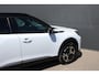 Peugeot e-2008 EV GT Avantage 54 kWh | Fase 3 laden | SOH 97% | Navigatie | Camera voor + achter | Apple carplay | NL auto | 10.500km |