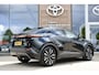Toyota C-HR / C-HR+ First Edition 77 kWh automaat 224pk | 20" Lichtmetalen velgen | Elektrische kofferbak | Snel leverbaar |