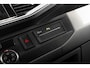 Volkswagen Transporter Bulli 150 pk DSG | 75-Edition | Leder | Led | Digitaal Dashboard | Trekhaak | Camera | Nieuwstaat