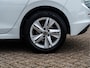 Volkswagen Golf 1.0 eTSI Life | Clima | Ambient | Carplay |