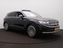 Volkswagen Touareg 3.0 TSi eHybrid 4MOTION Elegance Panoramaschuif-kanteldak - IQ Light - ErgoComfort-stoelen - Leer - Head-updisplay - Trekhaak - 360 Camera -Luchtvering