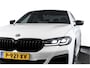 BMW 5-Serie 545e xDrive High Executive M Sport | Maxton-Pakket | Speciaal uitlaatsyst. | Harmon/Kardon | Dig. Cockpit | Cruise | Stoel-+Stuurverw. | Camera | PDC | NAV+App. Connect | Auto. Airco | LM 20" |