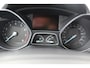 Ford C-Max 1.0-100pk Titanium. Nette, goed onderhouden hoogzitter ! Autm. airco dual, stoel-, stuur- en voorraamverwarming, parkeersensoren v+a, park assist, cruise control, r/cd, navigatie, telefoonvoorb., trekhaak etc.