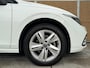 Volkswagen Golf 1.0 TSI Life Business Stoel- en stuurverwarming | LED verlichting | Adaptieve cruise control | Climate control | Navigatiesysteem | Ergoactive bestuurdersstoel | DAB | Parkeersensoren voor en achter