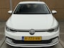 Volkswagen Golf 1.0 TSI Life Business Stoel- en stuurverwarming | LED verlichting | Adaptieve cruise control | Climate control | Navigatiesysteem | Ergoactive bestuurdersstoel | DAB | Parkeersensoren voor en achter
