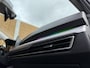 Volkswagen Golf 1.0 TSI Life Business Stoel- en stuurverwarming | LED verlichting | Adaptieve cruise control | Climate control | Navigatiesysteem | Ergoactive bestuurdersstoel | DAB | Parkeersensoren voor en achter