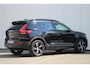 Volvo XC40 T5 263PK Plug-in hybrid Plus Dark | Adaptive Cruise & Pilot Assist | Lederen Bekleding | Power Seats incl. Memory | Premium Harman/Kardon Audio | Park Assist & Camera | Elektr. Achterklep | Stoel & Stuurverwarming | Semi Elektr. Trekhaak |