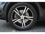 Volvo XC40 T5 263PK Plug-in hybrid Plus Dark | Adaptive Cruise & Pilot Assist | Lederen Bekleding | Power Seats incl. Memory | Premium Harman/Kardon Audio | Park Assist & Camera | Elektr. Achterklep | Stoel & Stuurverwarming | Semi Elektr. Trekhaak |