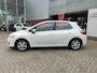 Toyota Auris 1.8 Full Hybrid Aspiration NL-AUTO 1E-EIG 100% DEALERONDERHOUDEN! 4S-BANDEN TREKHAAK CLIMA CRUISE 15'' LM-VELGEN