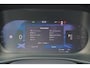 Volvo EX40 Extended Range Ultra 82 kWh -- Panorama/schuifdak - IntelliSafe Assist & Surround - 360º Camera - Harman/Kardon audio - Trekhaak - Verwarmde voorstoelen & stuur - Parkeersensoren voor & achter - Elektr. bedienb. voorstoelen met geheugen links - Draadloze tel. lader - Warmtepomp - Extra getint glas - 20' LMV