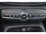 Volvo EX40 Extended Range Ultra 82 kWh -- Panorama/schuifdak - IntelliSafe Assist & Surround - 360º Camera - Harman/Kardon audio - Trekhaak - Verwarmde voorstoelen & stuur - Parkeersensoren voor & achter - Elektr. bedienb. voorstoelen met geheugen links - Draadloze tel. lader - Warmtepomp - Extra getint glas - 20' LMV