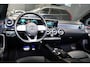Mercedes-Benz A-klasse 250 e Premium Plus | 1E EIG | 360 CAMERA | HEADUP DISP. | SFEERVERLICHTING | PANO | APK.