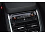 Volvo XC90 T8 Plug-in hybrid AWD Ultra Dark | Verwarmde, Geventileerde en Masserende Voorstoelen | Luchtvering | Panoramisch Schuif-/Kanteldak | Semi-Elektrische Trekhaak | 360º Camera | Gelamineerd en Getint Glas Achter| Bowers & Wilkins |