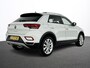 Volkswagen T-Roc 1.5 TSI 150pk DSG / Automaat Style two tone Navigatie Apple Carplay/Android Auto Parkeersensoren Camera Adaptive Cruise Control Blind Spot Assist Park Assist Stoel- en stuurverwarming Elektrische achterklep LED-koplampen