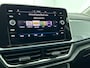 Volkswagen T-Roc 1.5 TSI 150pk DSG / Automaat Style two tone Navigatie Apple Carplay/Android Auto Parkeersensoren Camera Adaptive Cruise Control Blind Spot Assist Park Assist Stoel- en stuurverwarming Elektrische achterklep LED-koplampen